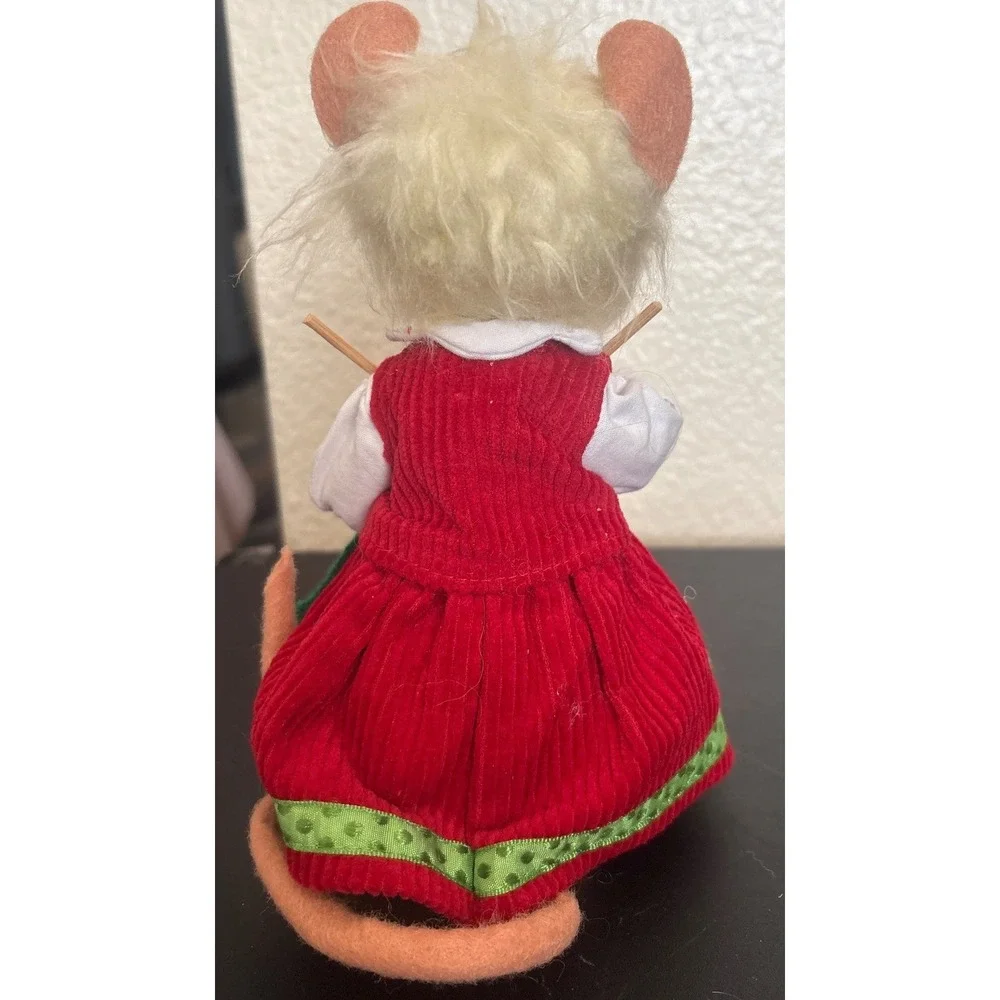 Annalee 2011 Knitting Mouse Doll Red Corduroy Dress Green Yarn 8 Inch Whimsical